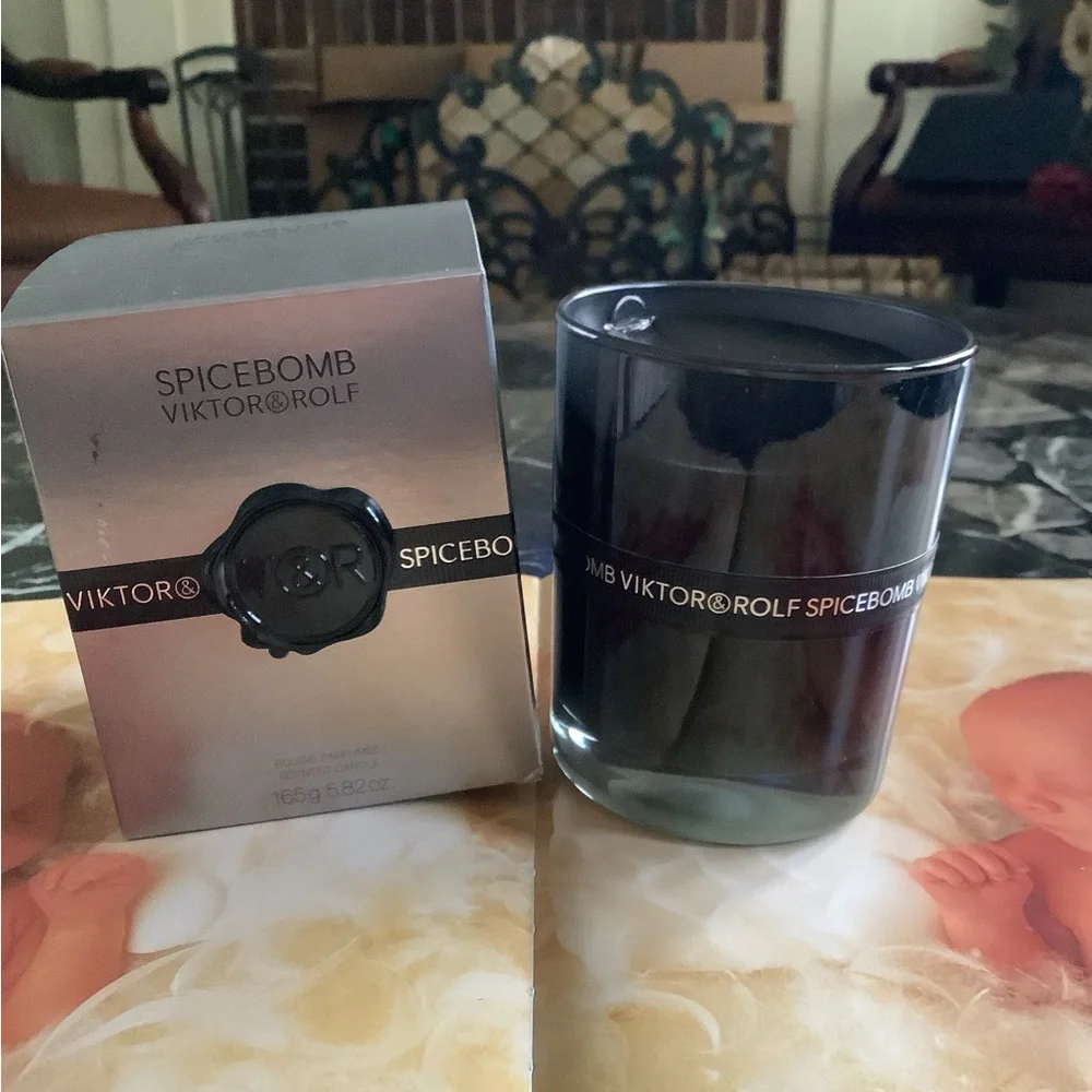 New in box viktor&rolf bougee spicebomb mens candle 5.82 oz large size